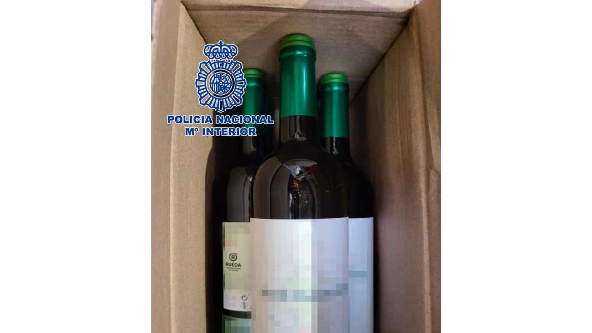 Botellas falsificadas de vino Verdejo. - POLICÍA NACIONAL