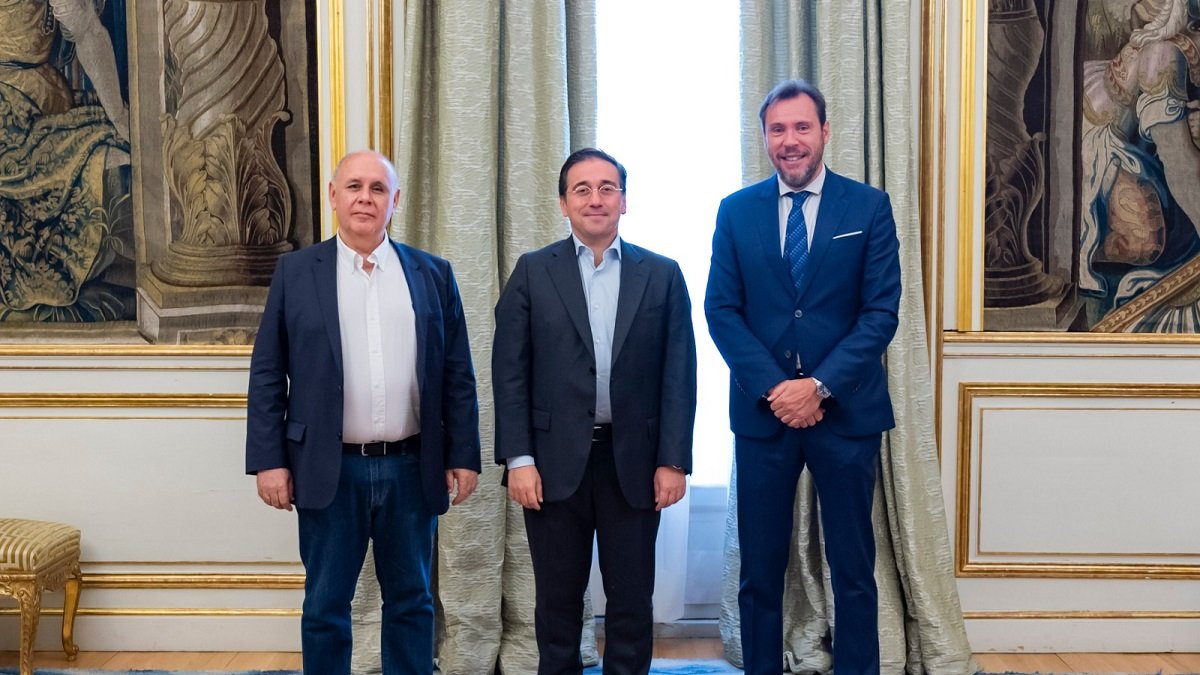 Reunión del Oscar Puente, alcalde de Valladolid con el ministro Asuntos Exteriores. -E.M