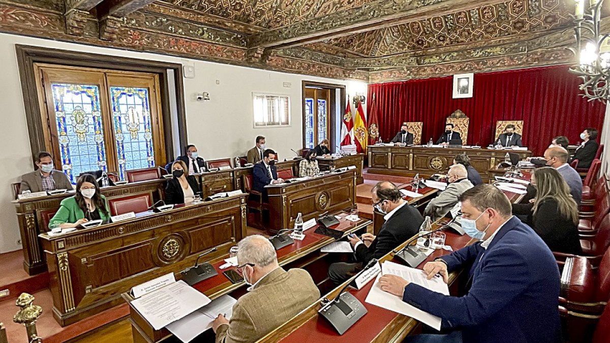 Sesión plenaria de la Diputación Provincial, ayer.- E. M.