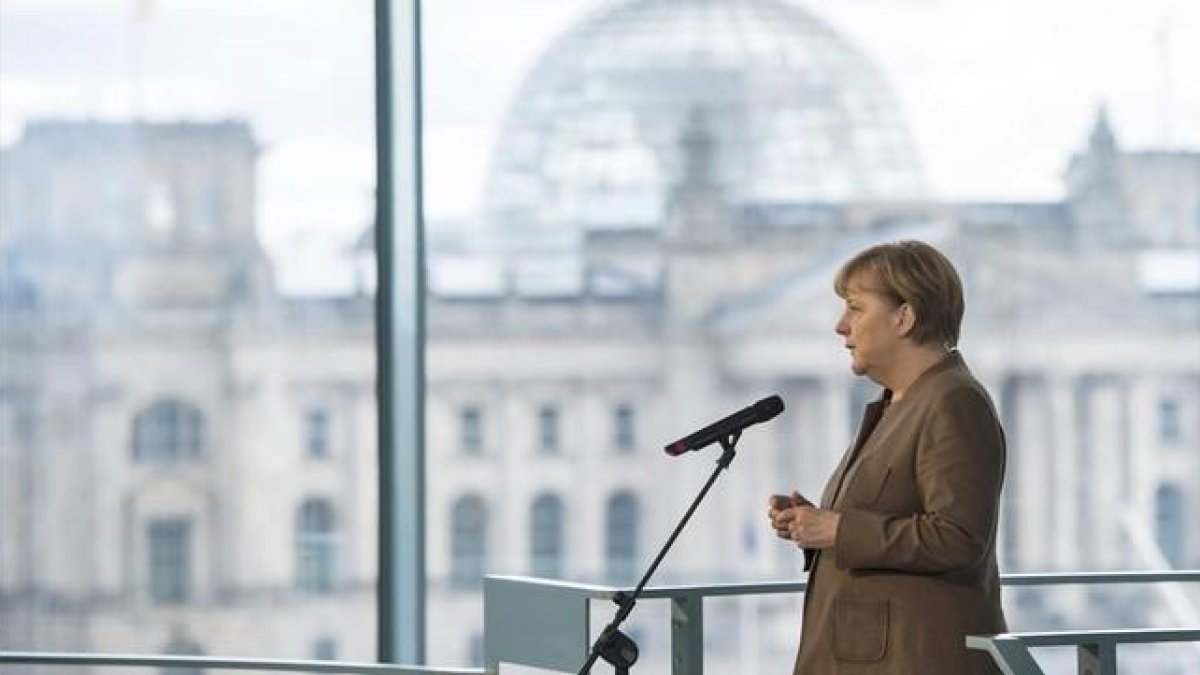 La cancillera Merkel, durante su declaración de este miércoles en Berlín.-