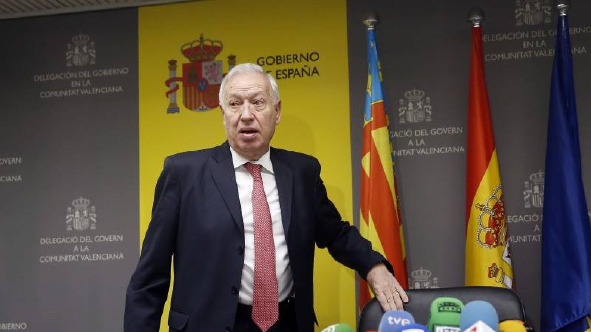 El ministro de Asuntos Exteriores, José Manuel García-Margallo, durante la rueda de prensa ofrecida esta mañana para informar sobre el ataque terrorista registrado ayer en Túnez donde han fallecido dos españoles y otros dos han sido encontrados con vida y-Foto: EFE