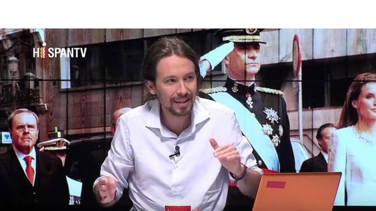 Pablo Iglesias, durante la tertulia sobre la monarquía, en el programa 'Fort Apache', que emite en España la cadena pública iraní Hispan TV.-