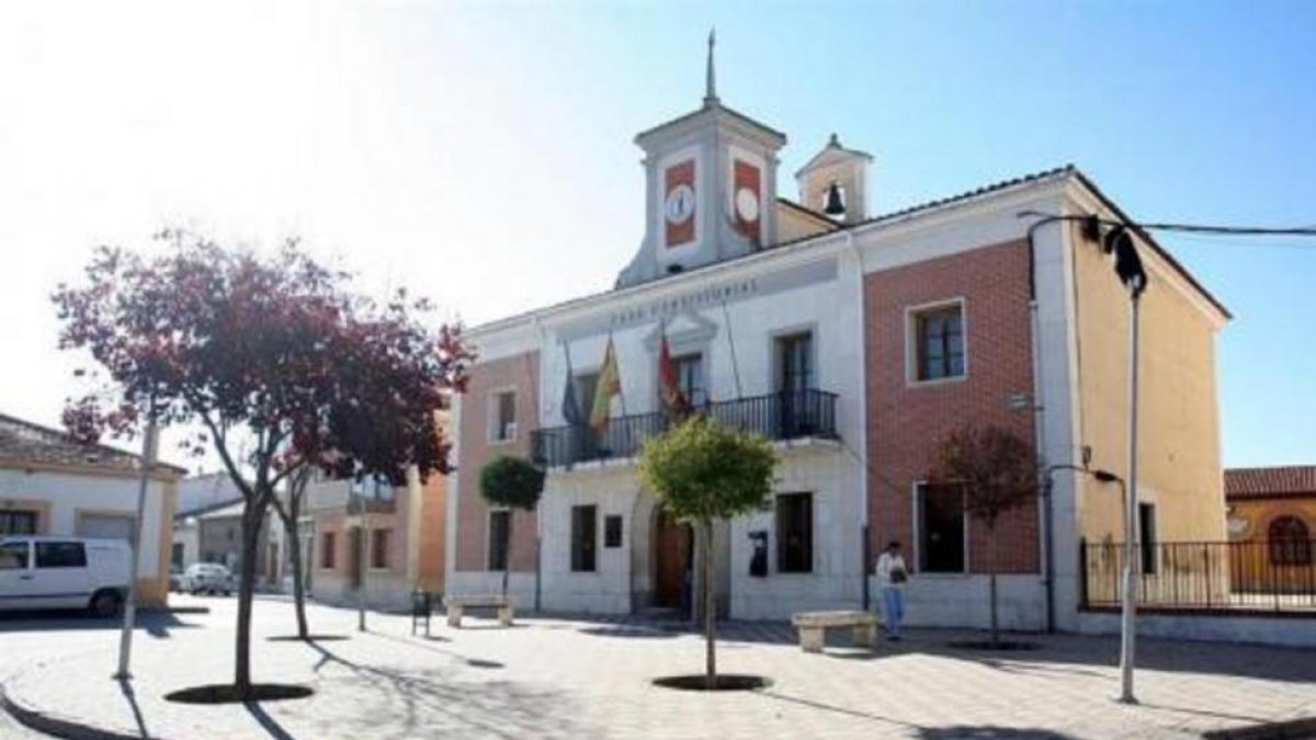 Plaza Mayor del ayuntamiento de Valdestillas.-valdestillas.ayuntamientosdevalladolid.es