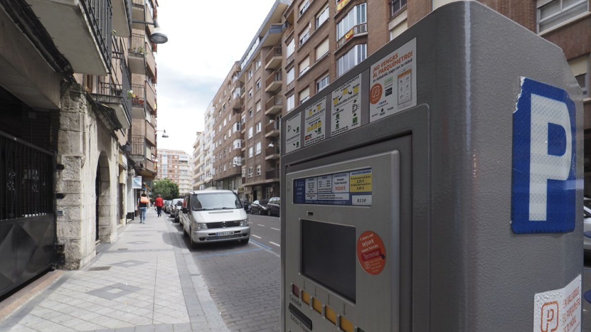 Parquímetro de la ORA en una calle de Valladolid. E.M.