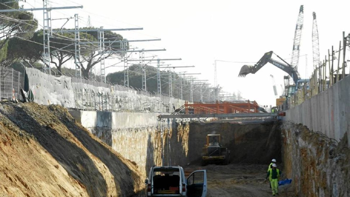 Obras de soterramiento de la Alta Velocidad realizadas ya a su paso por el Pinar de Antequera-El Mundo