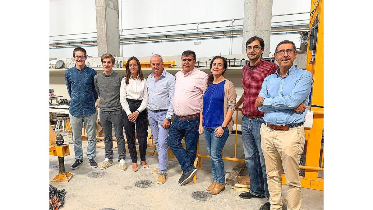 Miembros del grupo SUCONS en las instalaciones de la Universidad de Burgos. EL MUNDO