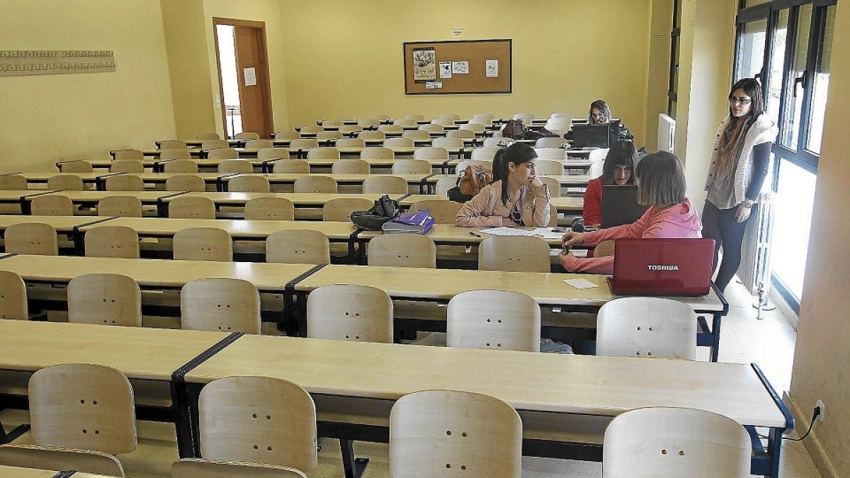 Alumnas en un aula de la Universidad de Valladolid. - MONTSE ÁLVAREZ
