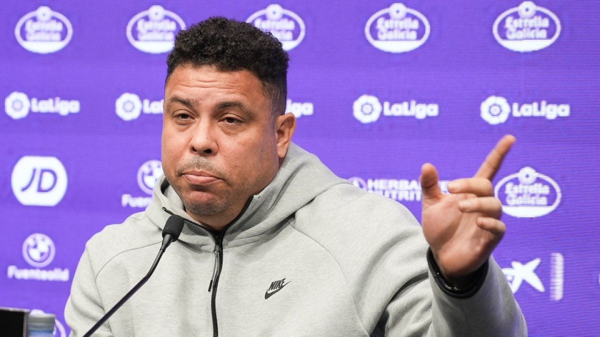 Ronaldo nazario en su comparecencia anual ante los medios de comunicación tras el descenso del Real Valladolid. / J. M. LOSTAU