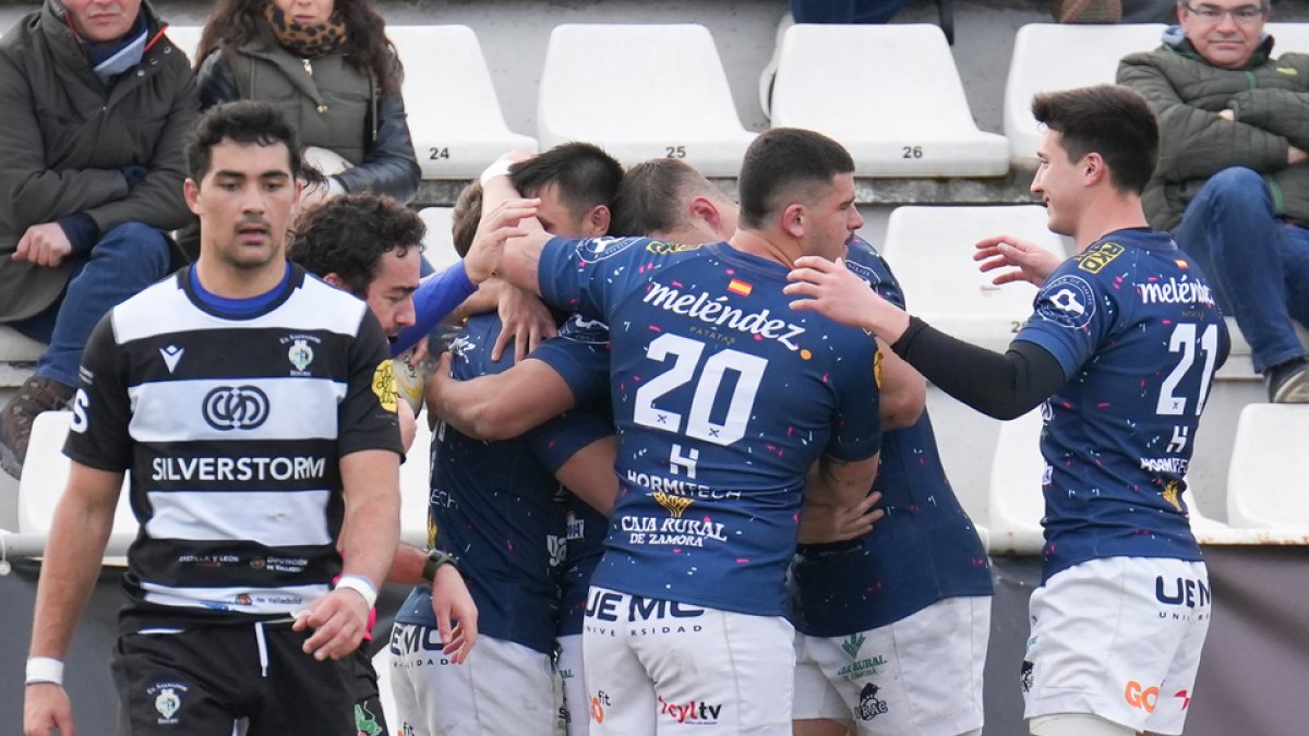 Derbi vallisoletano de rugby entre el SilverStorm y el VRAC. / LOSTAU