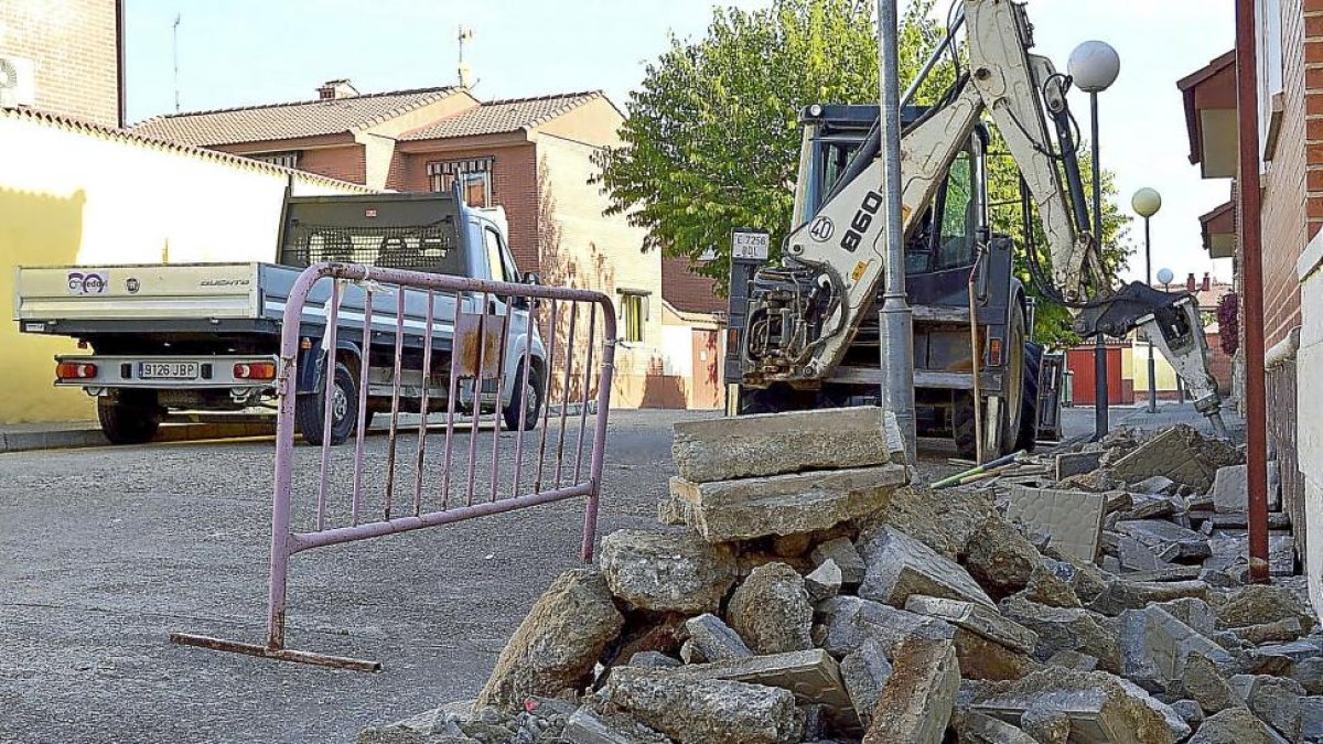 Obras de pavimentación en Cigales, financiadas con los Planes Provinciales 2016-2017.-EL MUNDO