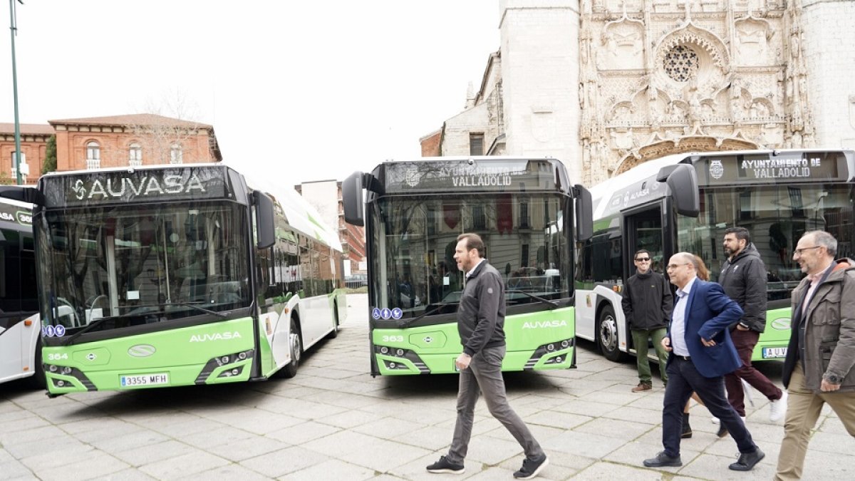 Presentación de los nuevos autobuses de gas de Valladolid. ICAL