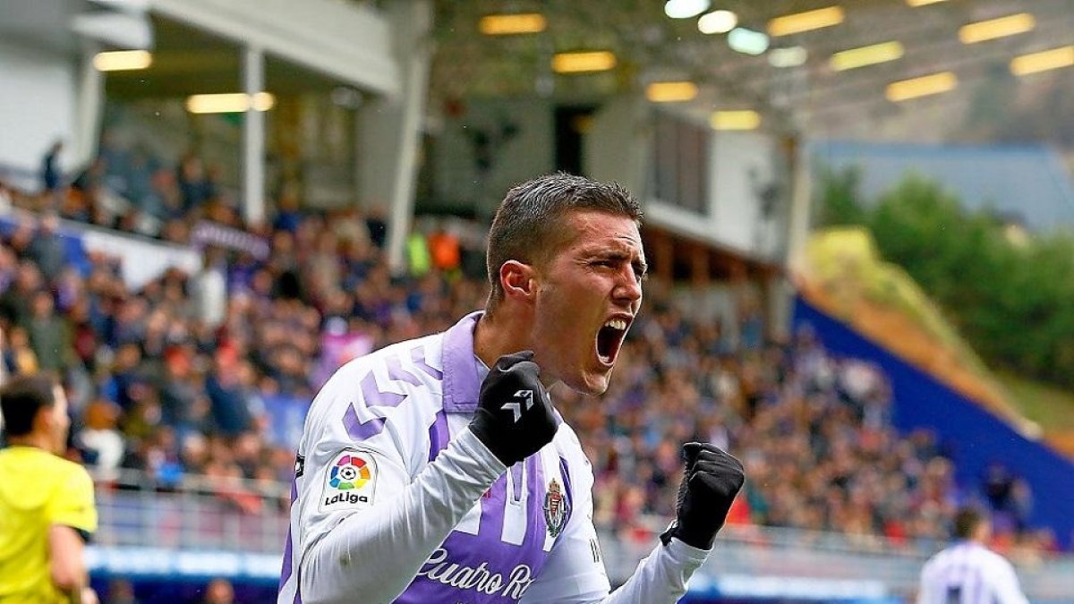 Sergi Guardiola festeja un gol con el Real Valladolid / PHOTO DEPORTE