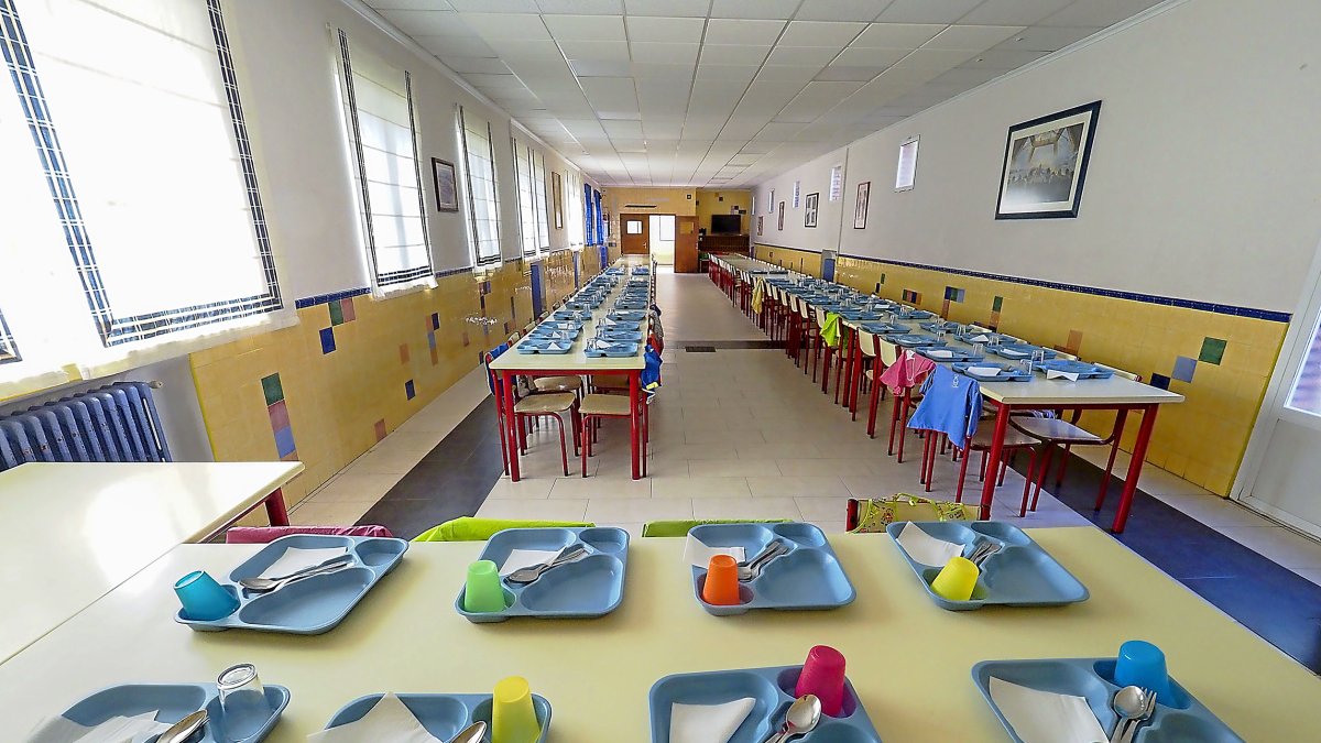Un comedor escolar de Valladolid preparado para servir la comida. E.M.