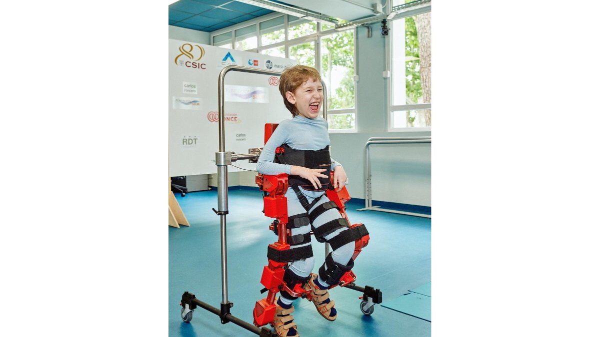 Fotos del primer exoesqueleto pediátrico del mundo que ha diseñado la vallisoletana Elena García