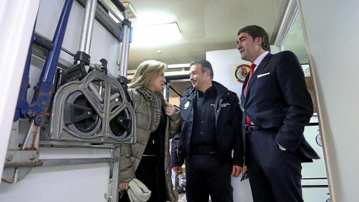 Salgueiro y Suárez-Quiñones ayer, durante su visita al Simulacro.-ICAL