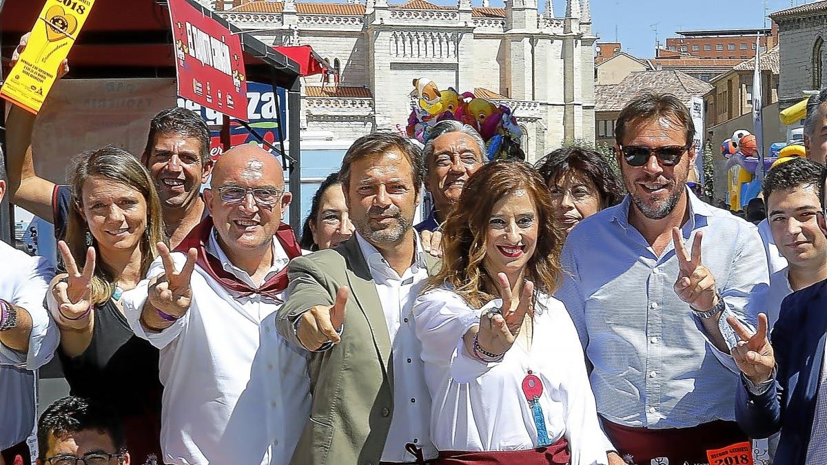 Angela de Miguel, Oscar Arranz, Jesús Julio Carnero, Javier Ramírez, María José Hernández y Oscar Puente, durante la inauguración de la Feria de Día.-REPORTAJE GRÁFICO: J.M. LOSTAU