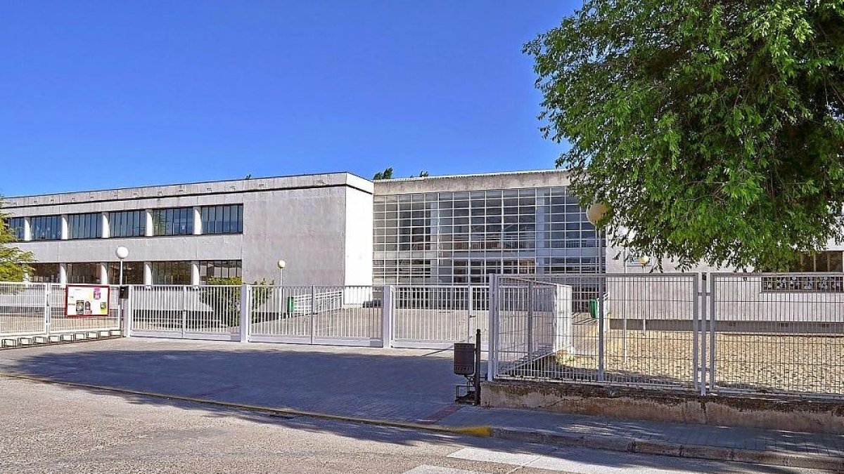 Edificio del CEIP Virgen del Sacedón de Pedrajas que se ha reformado para albergar a todos los alumnos.-JCYL