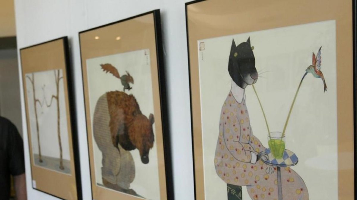 Ilustraciones de Wolf Erlbruch, en una exposición sobre libro infantil, en Barcelona.-GUILLERMO MOLINER