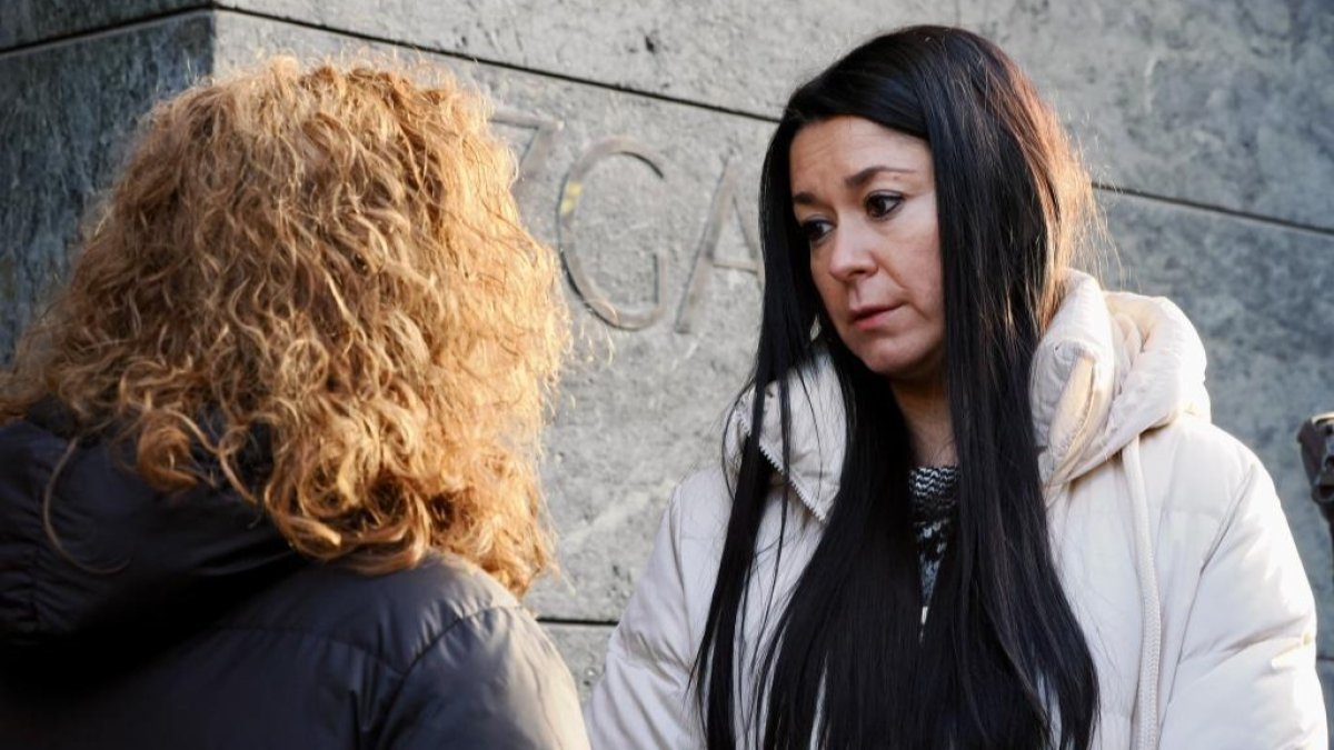 Inés, la hermana de Esther López, delante de los juzgado el pasado 15 de diciembre en la declaración del sospechoso Óscar S.-PHOTOGENIC