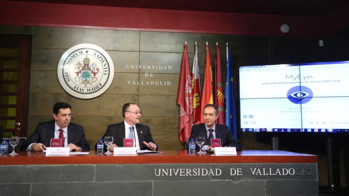 La Universidad de Valladolid (UVa) y Telefónica entregan el Premio Nacional HackForGood, que ha recaído por segundo año consecutivo en un grupo de alumnos de antiguos alumnos.-ICAL