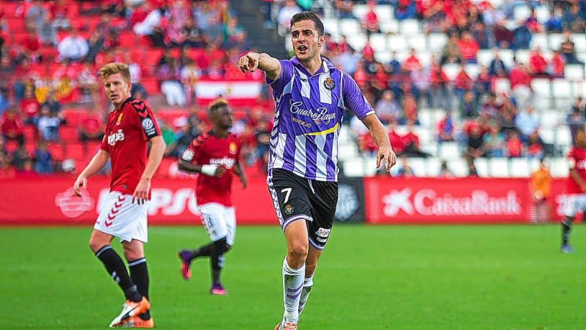 Juan Villar dedica el gol marcado al Nàstic en el partido celebrado el domingo.-ARABA PRESS