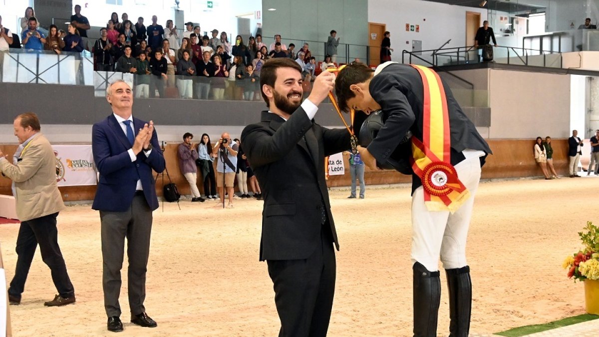 El vicepresidente de la Junta de Castilla y León, Juan García-Gallardo, asiste en Segovia a la XXXIV edición del Campeonato de España de Equitación con Ponis y Copa de España. - ICAL
