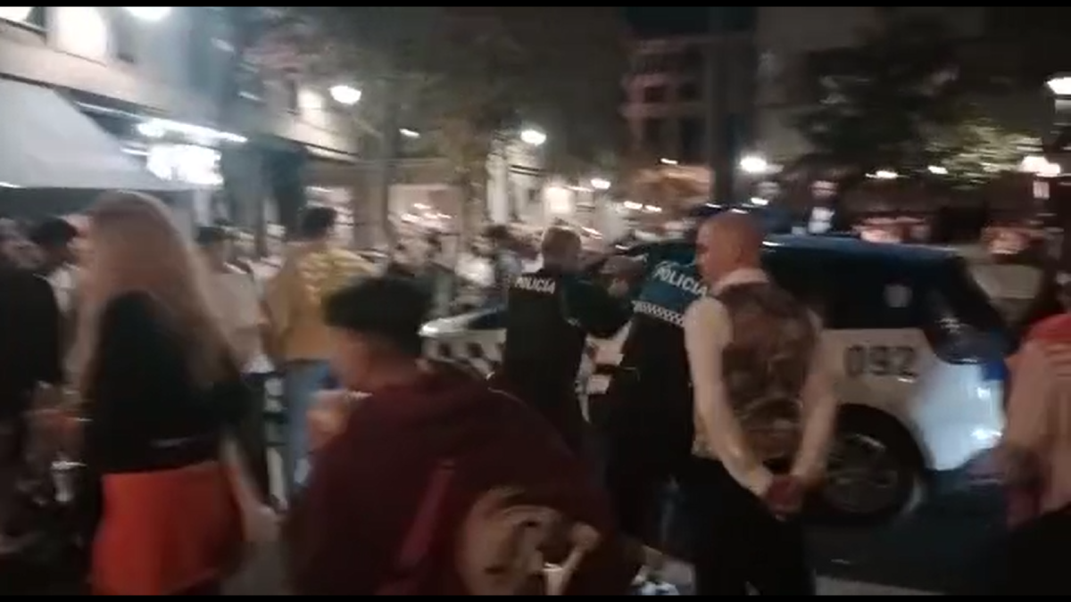 Identificación de un interviniente en la pelea en la noche del sábado en la plaza de Coca de Valladolid.- E.M.