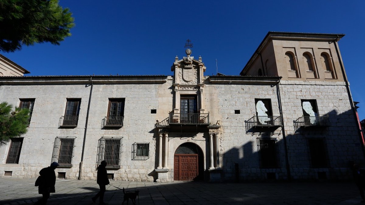 Una imagen de la fachada de la Casa del Sol, ayer. | J. M. LOSTAU