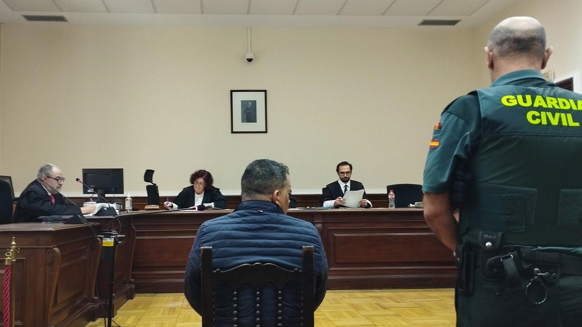 El acusado, Alejandro G.E, alias 'Rine', sentado durante el juicio que ha quedado visto para sentencia este jueves en la Audiencia de Valladolid. -EP