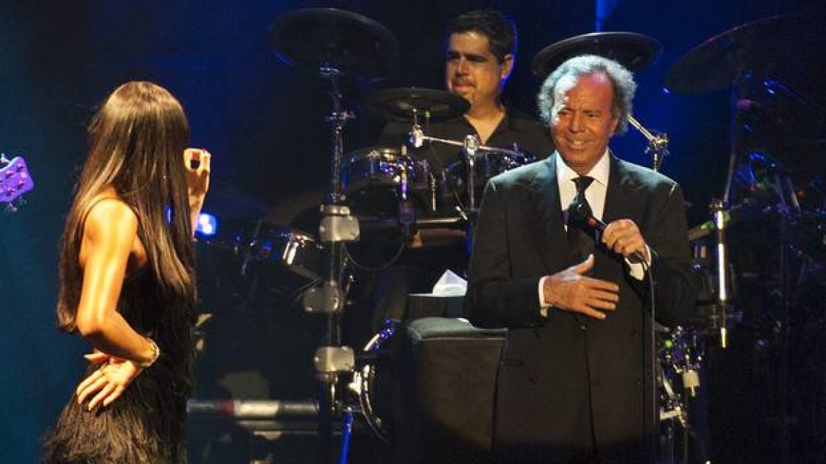 Julio Iglesias en un concierto en Barcelona el año 2013.-Foto: FERRAN SENDRA