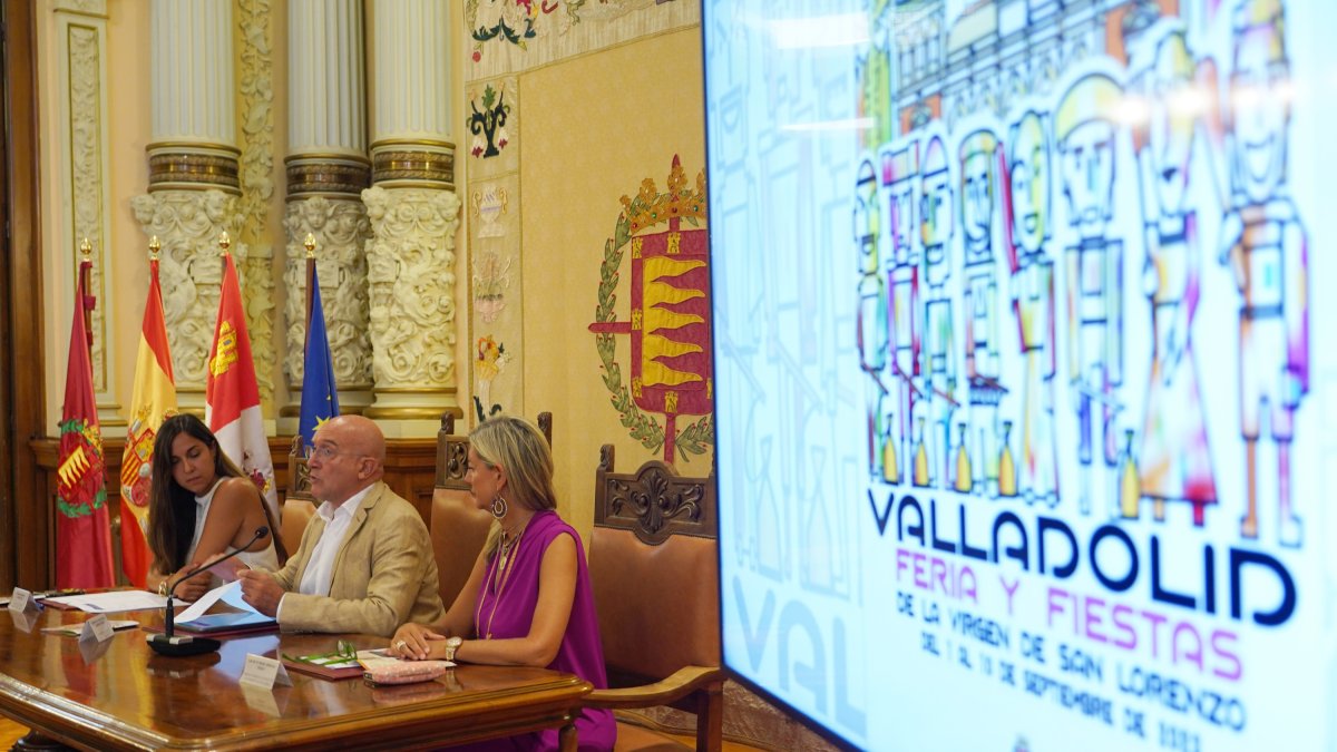 Presentación del programa de Ferias y Fiestas de Valladolid por el alcalde Jesús Julio Carnero, acompañado por la concejala de Educación y Cultura, Irene Carvajal, y por la concejala de Turismo, Eventos y Marca Ciudad, Blanca Jiménez. ICAL