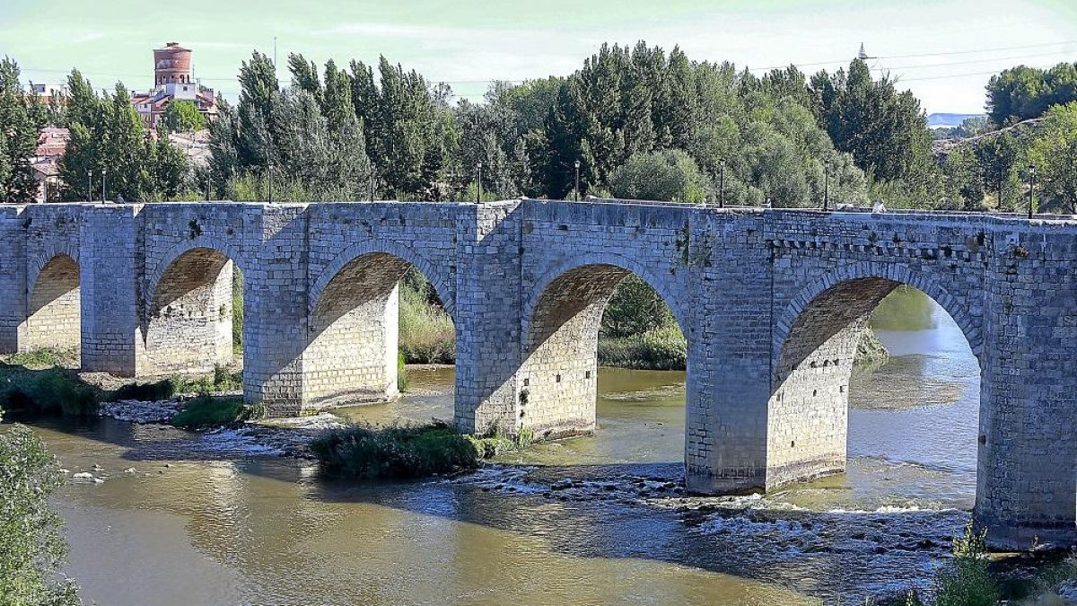 Imagen de archivo del puente de Cabezón donde fue hallado el cuerpo del vecino vallisoletano desaparecido. | E. M.