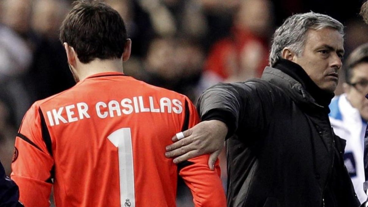 Casillas y Mourinho, en un partido del Madrid del 2013-EFE