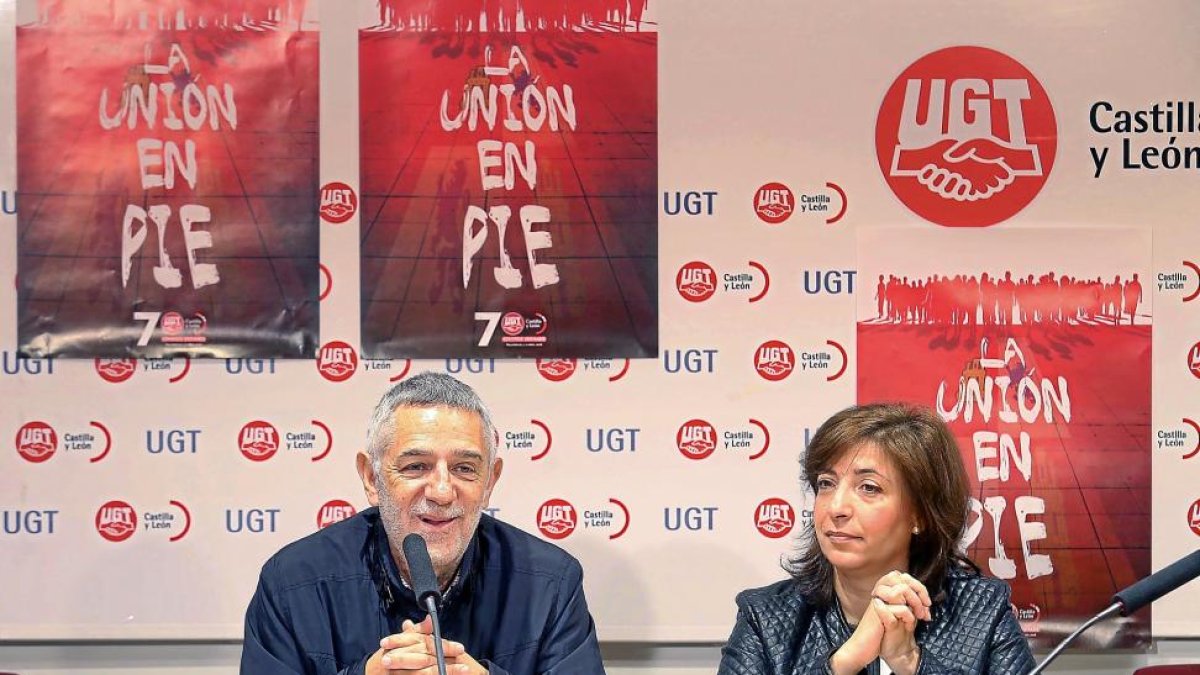 Agustín Prieto y Nuria Pérez ayer, en la presentación del séptimo congreso ordinario de UGT Castilla y León.-ICAL