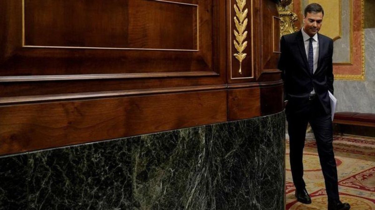 El presidente del Gobierno, Pedro Sánchez, llega al hemiciclo del Congreso de los Diputados.-JOSE LUIS ROCA