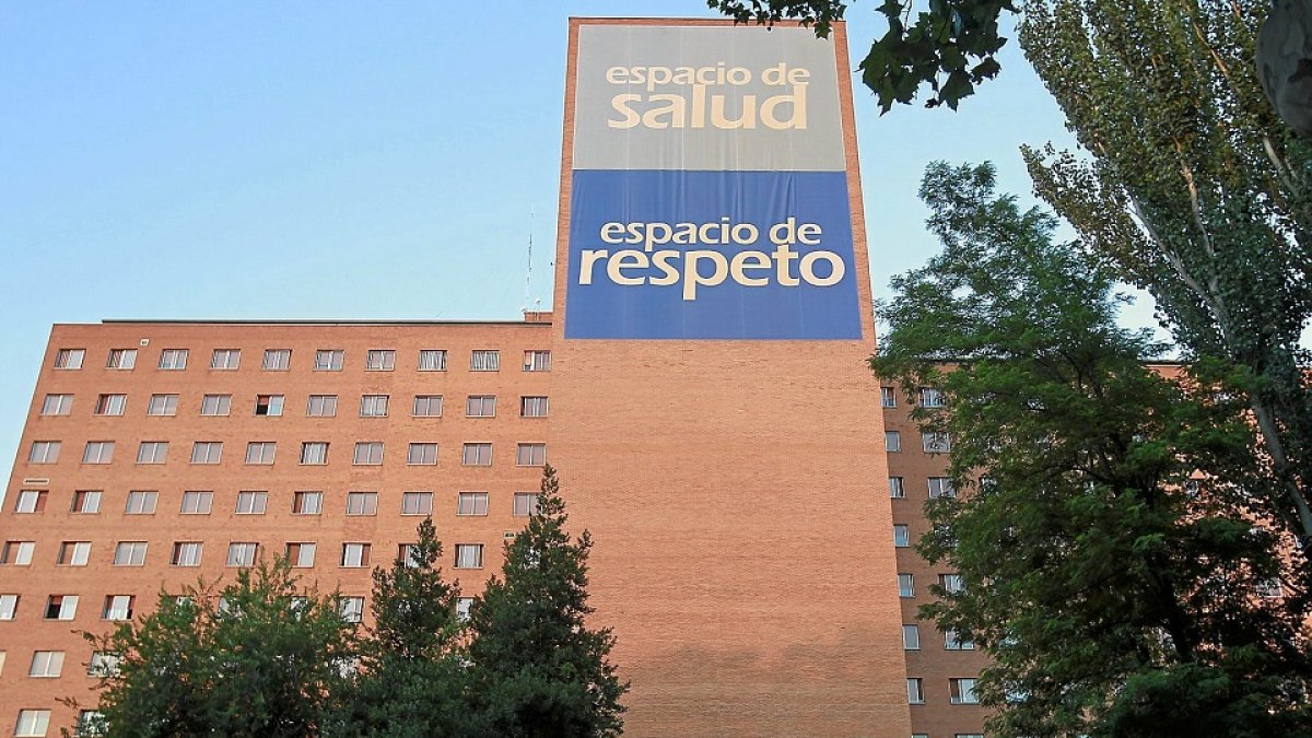 El Hospital Clínico Universitario de Valladolid.- J. M. LOSTAU.
