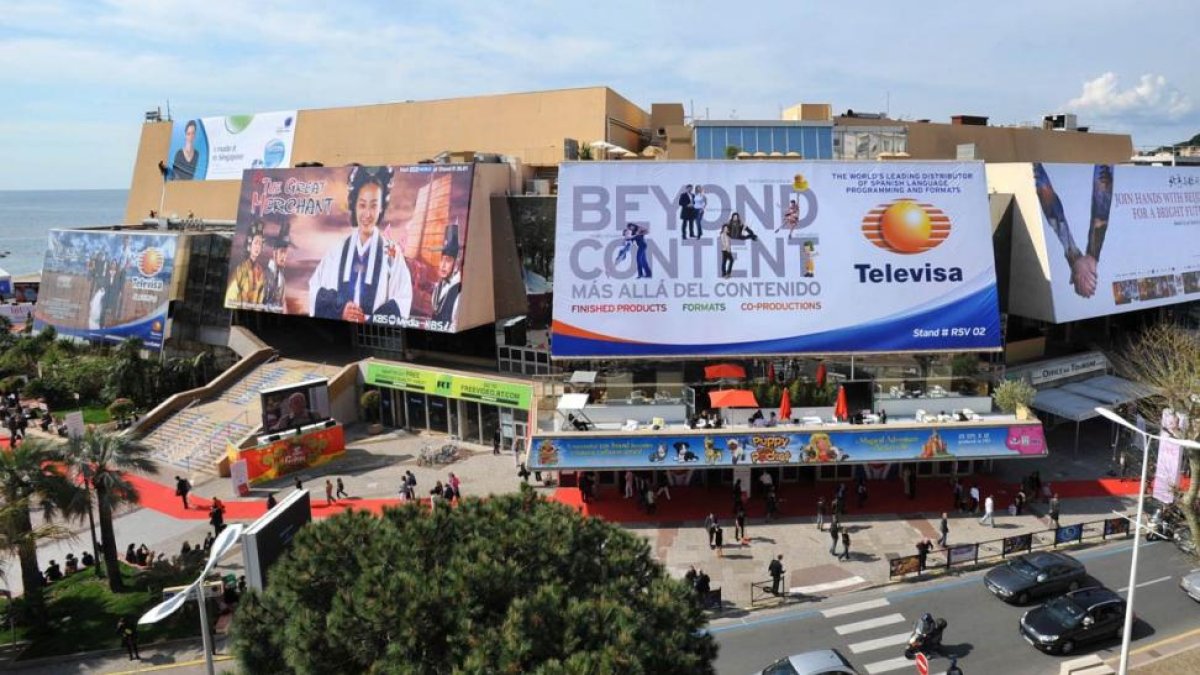Imagen del Palacio de Festivales de Cannes, donde esta semana se está celebrando el Mercado Internacional de Televisión (Mipcom).-EL PERIÓDICO