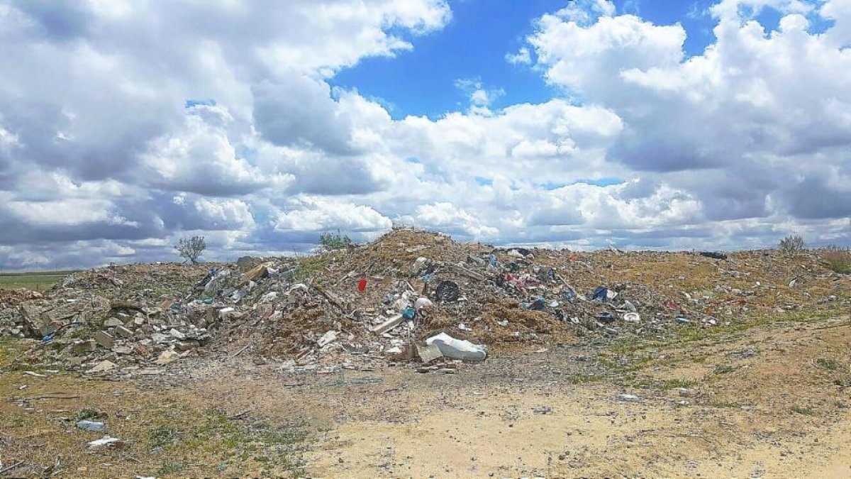 La escombrera de Fresno el Viejo se sellará gracias al convenio de recuperación medioambiental-D.V.