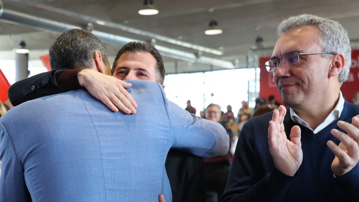 Javier Izquierdo, en una imagen de archivo junto a Pedro Sánchez y Luis Tudanca.-ICAL.