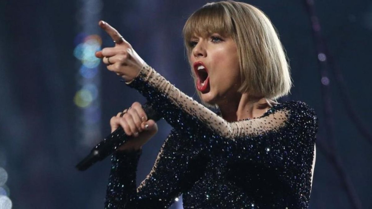 Tayler Swift, durante su actuación en los premios Grammy, el pasado febrero.-REUTERS / MARIO ANZUONI