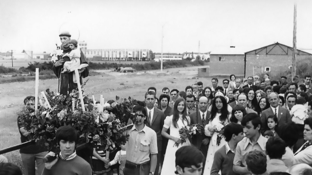 Primeras procesiones de San Antonio hace 60 años. / CEDIDA AYTO. ARROYO