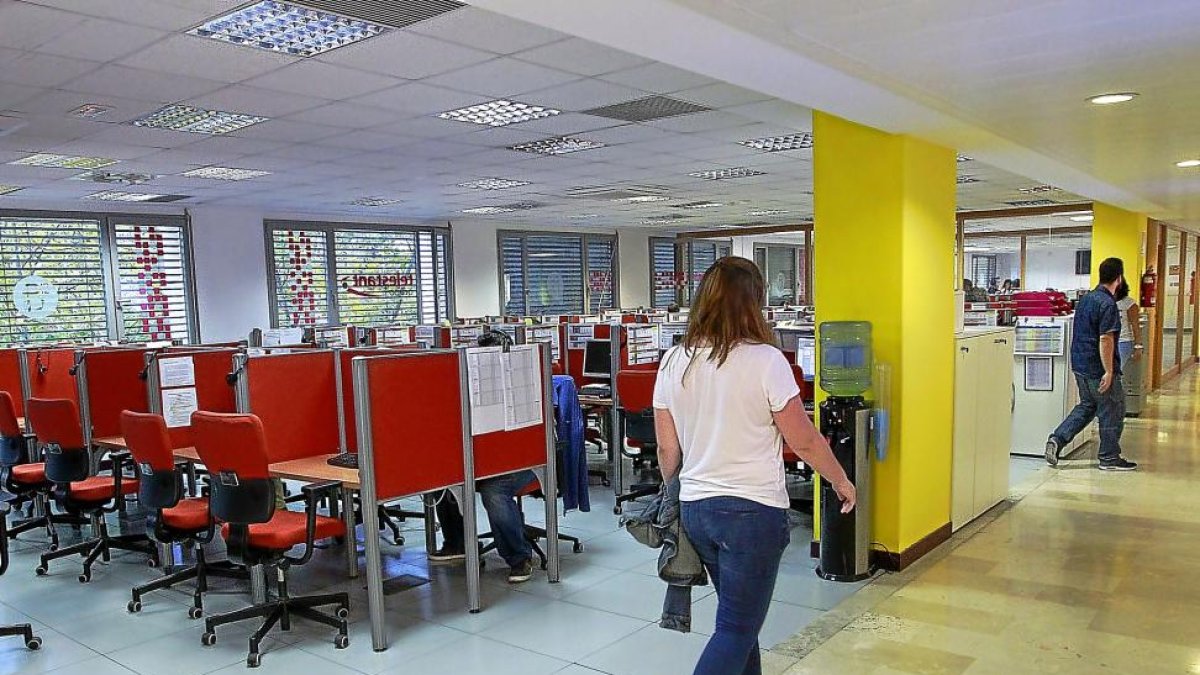 Instalaciones de Telestant en su centro de la calle Pío del Río Hortega, ayer.-J. M. LOSTAU