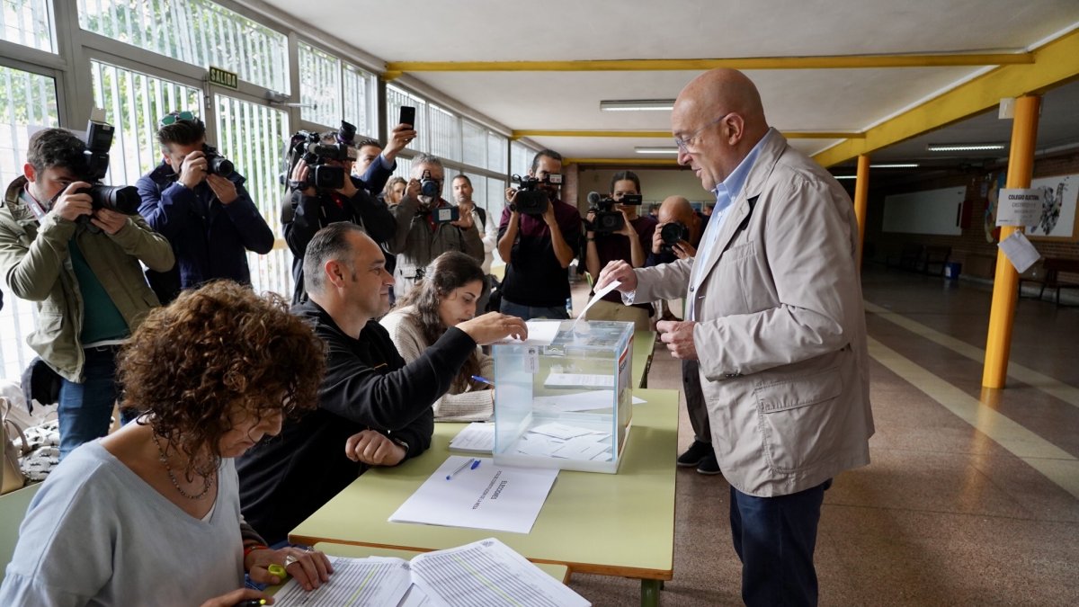 Votaci?n del candidato del PP a la Alcald?a de Valladolid, Jes?s Julio Carnero
