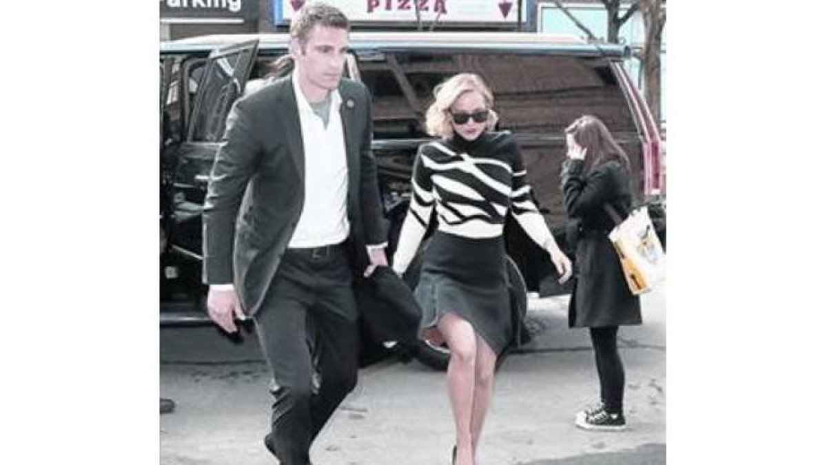 Greg Lenz acompaña a Jennifer Lawrence en Nueva York, en marzo.-GTRES