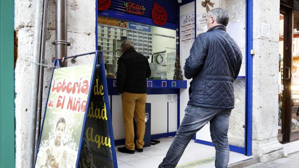 La administración de Lotería de la calle Lencería de Valladolid. J.M. LOSTAU
