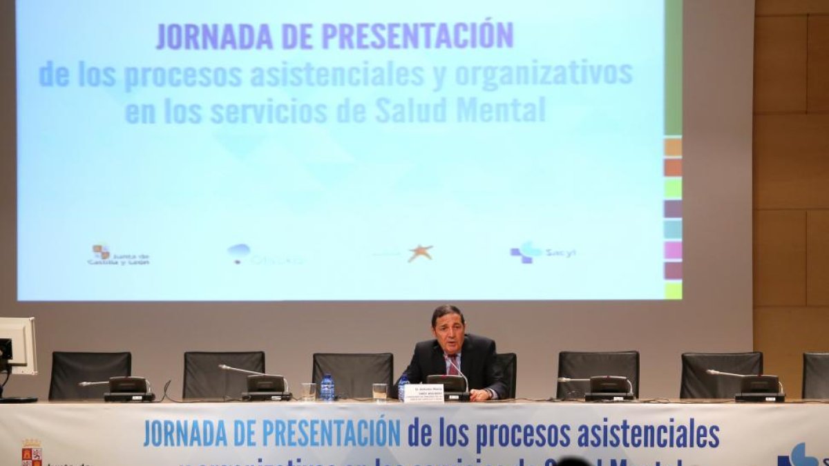 El consejero de Sanidad, Antonio María Sáez Aguado, inaugura la jornada de presentación de los procesos asistenciales y organizativos de salud mental a las áreas de salud-ICAL