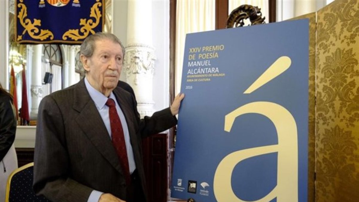 El poeta y articulista Manuel Alcántara.-EUROPA PRESS