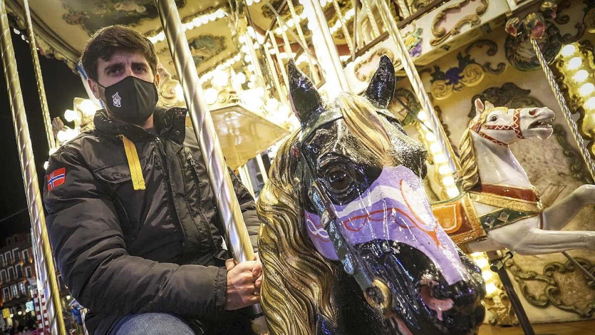 Juan Carlos Clemente, dueño del tiovivo de la Plaza Mayor. PHOTOGENIC