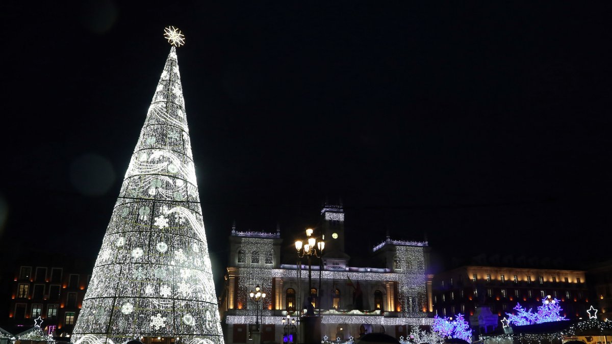 Imagen de archivo de las luces de Navidad de Valladolid. J.M. LOSTAU