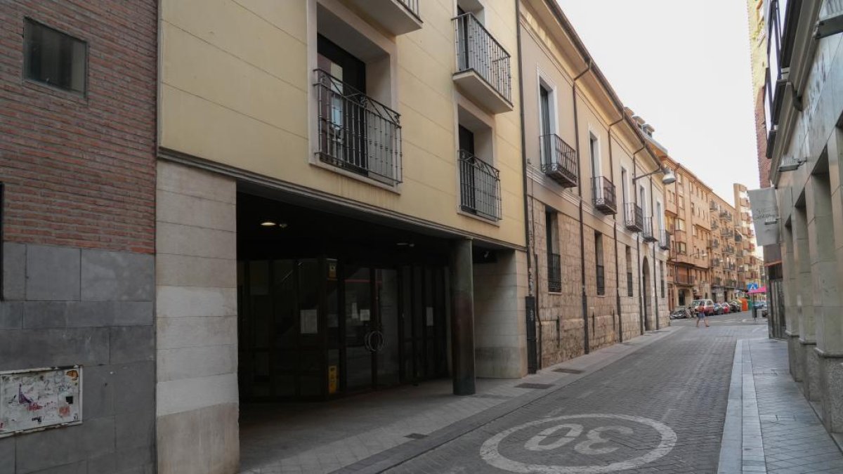 Registro Civil de Valladolid de la calle Torrecilla en una imagen de archivo - J.M. LOSTAU